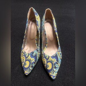 Elegant Paisley Women's Heels in Blue and Yellow